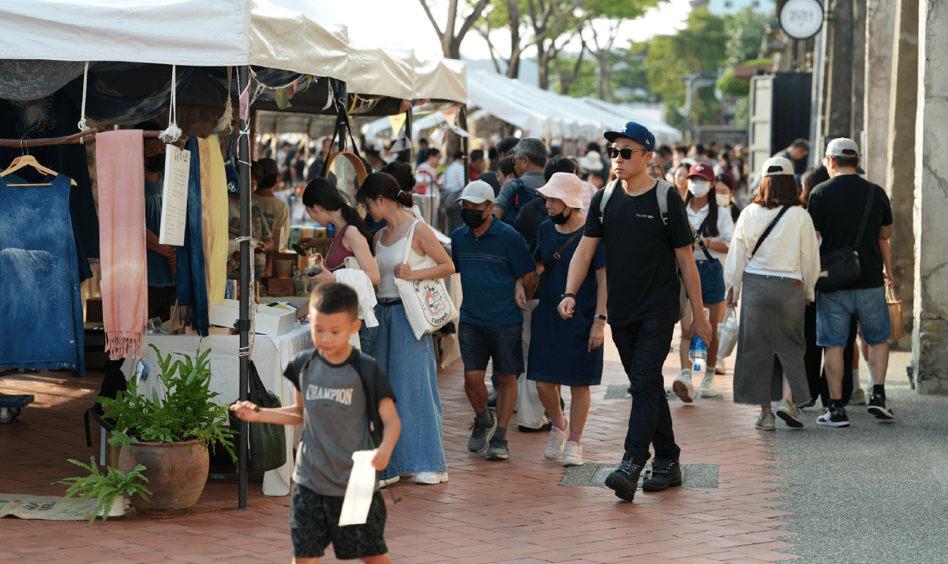 作品_野愛地_1344px_39 野愛地市集活動_高雄市集活動-活動統籌_市集活動_高雄駁二_主視覺設計_海報設計_活動規劃_影片拍攝_廣告投放_活動官網頁面設計_影片剪輯_宣傳照片拍攝_拍照背板設計_拍照背板搭設_活動紀錄影片_活動紀錄照片_新聞媒體發布_FB/IG 廣告投放曝光