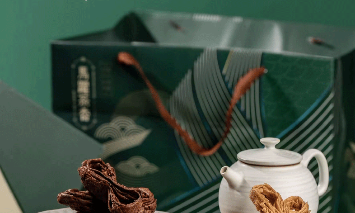 作品_高覺茶(2026端午)_1344px_09 禮盒包裝設計, 端午禮盒設計, 包裝結構設計, 節慶行銷設計, 紙袋設計, DM設計, 高覺茶, 馬躍茶香, 品牌視覺整合, 希希丁品牌顧問