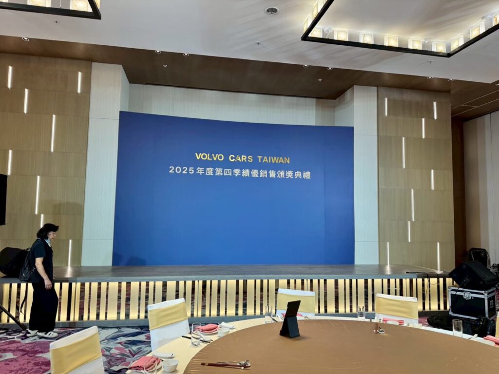 頒獎典禮背板|高雄萬豪酒店會議室主視覺背板施工完成