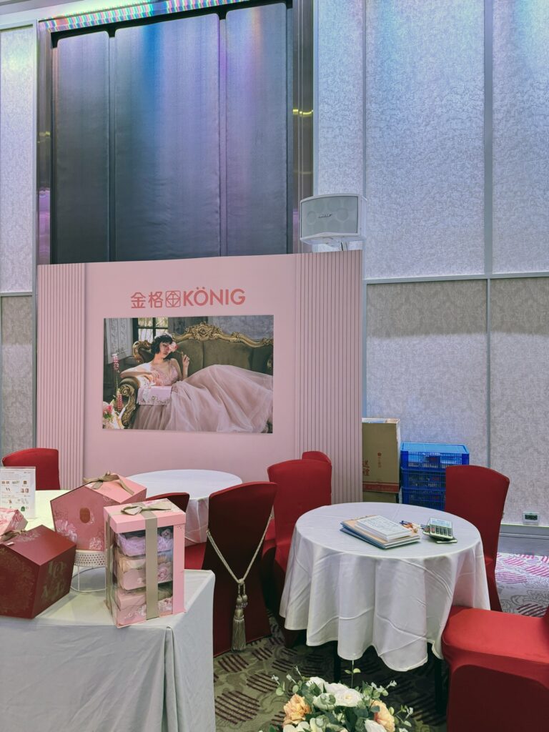 拍照背板|婚紗展粉色形象背板近景