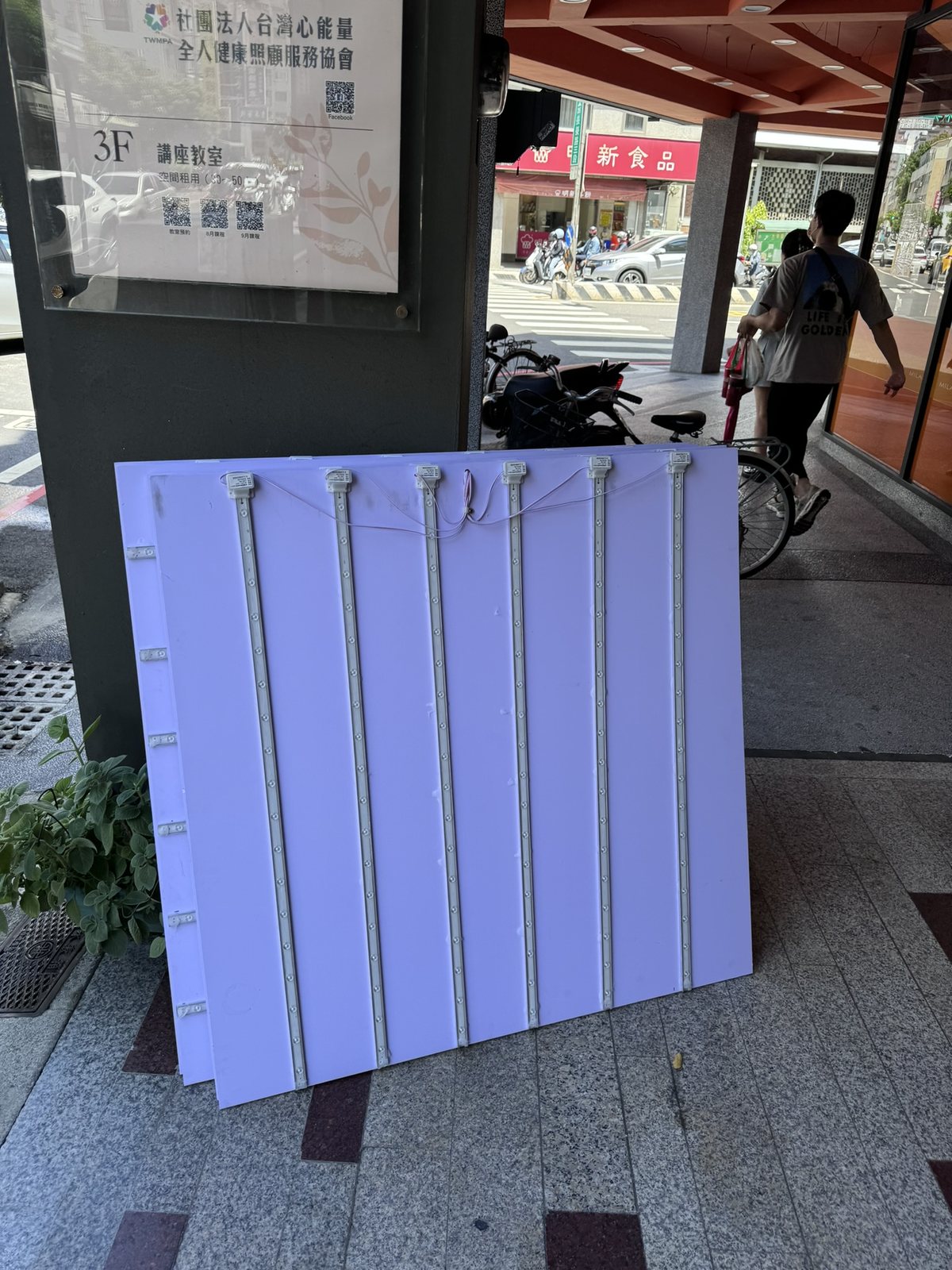 壓克力燈箱面板製作完成待安裝,發泡板加壓克力結構 壓克力燈箱面板製作完成待安裝,發泡板加壓克力結構